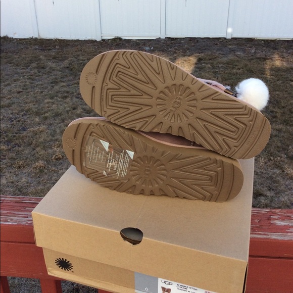 UGG IRINA STAR CHARM - Picture 4 of 6